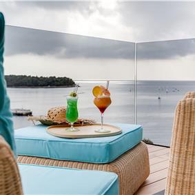 11 Bedroom Villa with Outdoor Pool and Indoor Penthouse Pool near Pula, sleeps 22-26